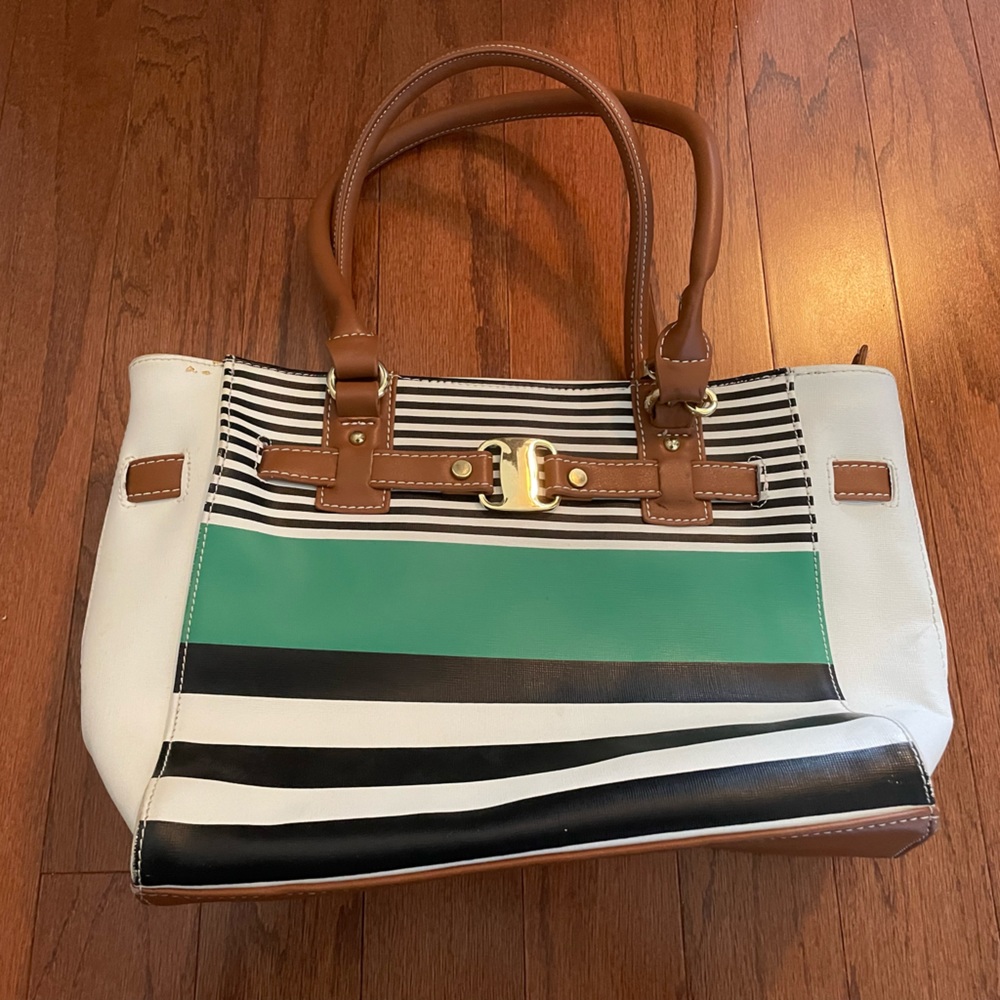 Genuine Leather Medium Zip Enclosure Purse